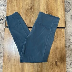 In movement Mach blue 25” sz10